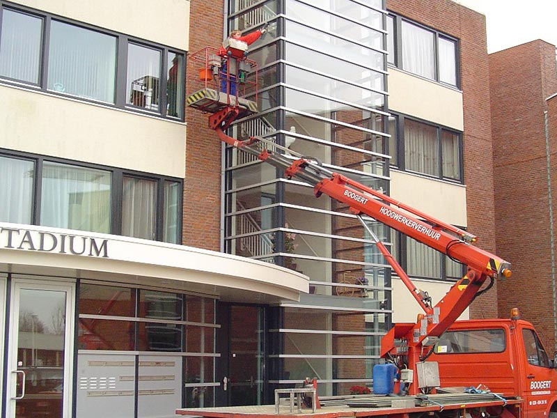 Schoonmaakbedrijf L.J. de Vries is specialist in glasbewassing glasbewassing